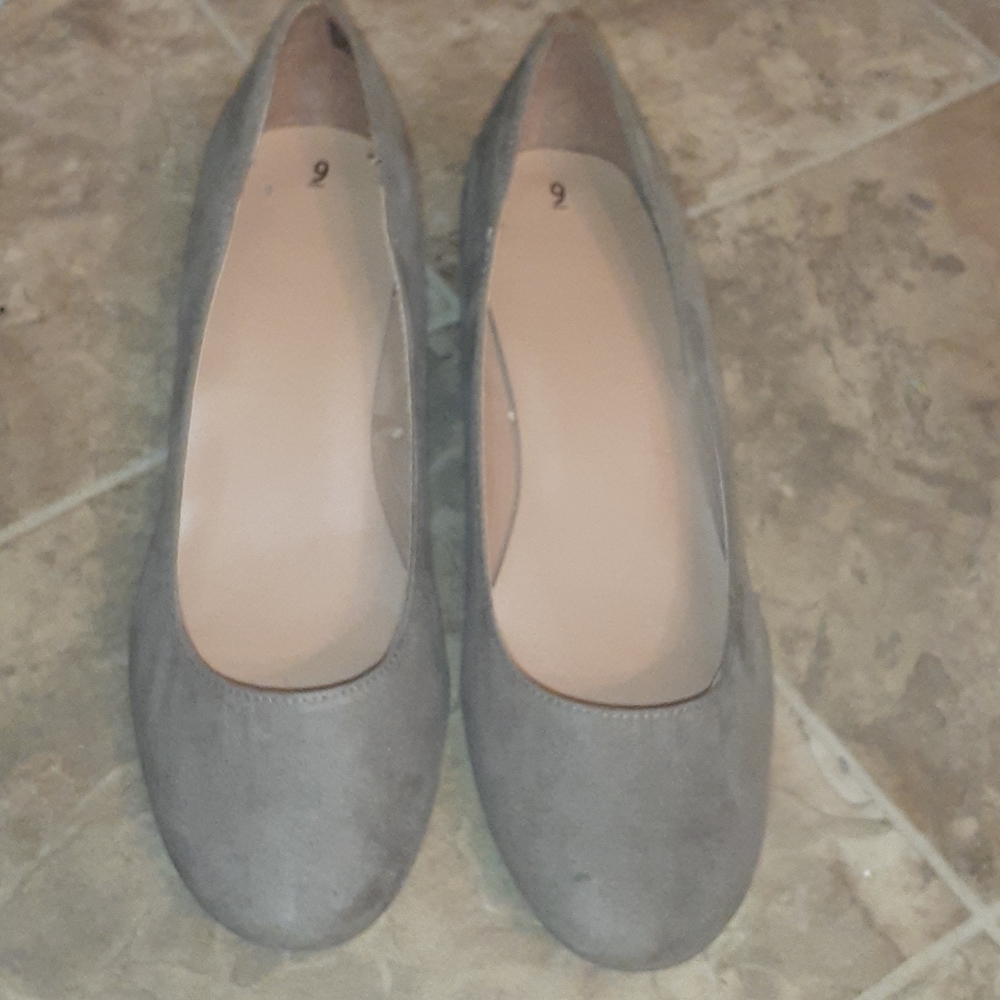 Wedged dress shoes